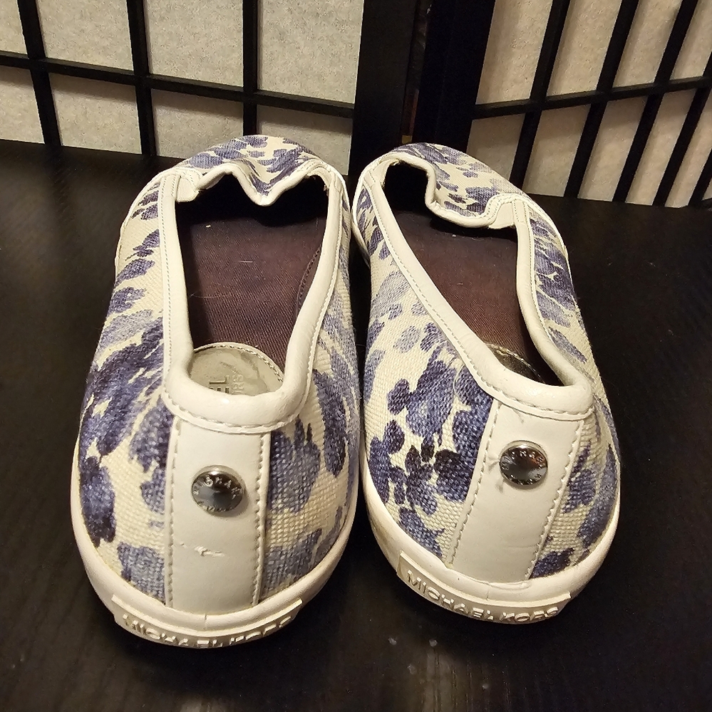 MICHAEL Michael Kors Olive Floral Slip on Canvas Sneaker Size 8 - Picture 3 of 7